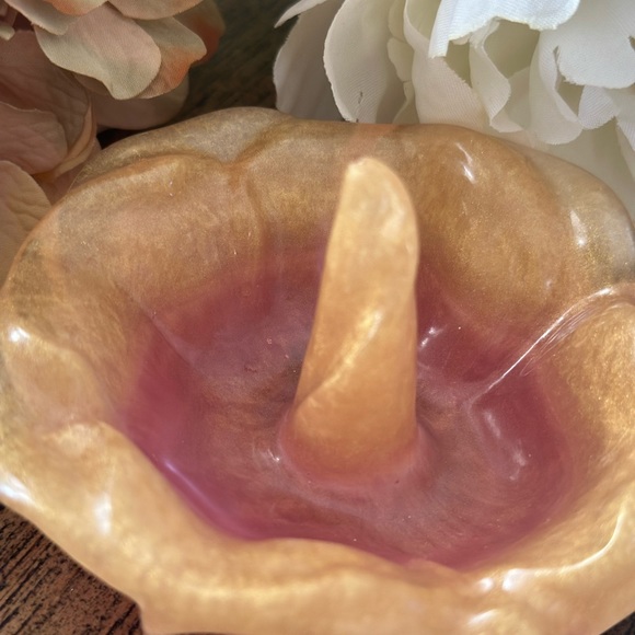 Brand New Hand Crafted Rose Gold Ring Holder - Picture 3 of 4